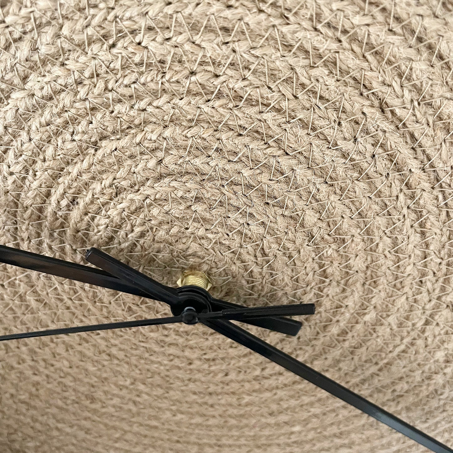 Jutové nástěnné hodiny